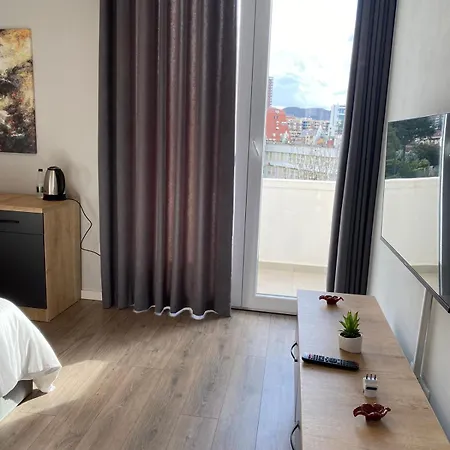Apartment Avenue 03
